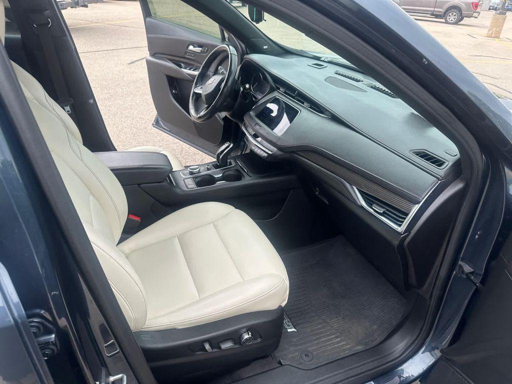 used 2020 Cadillac XT4 car, priced at $20,000
