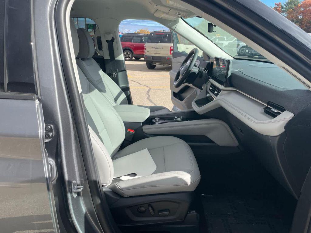 new 2025 Ford Explorer car, priced at $47,499