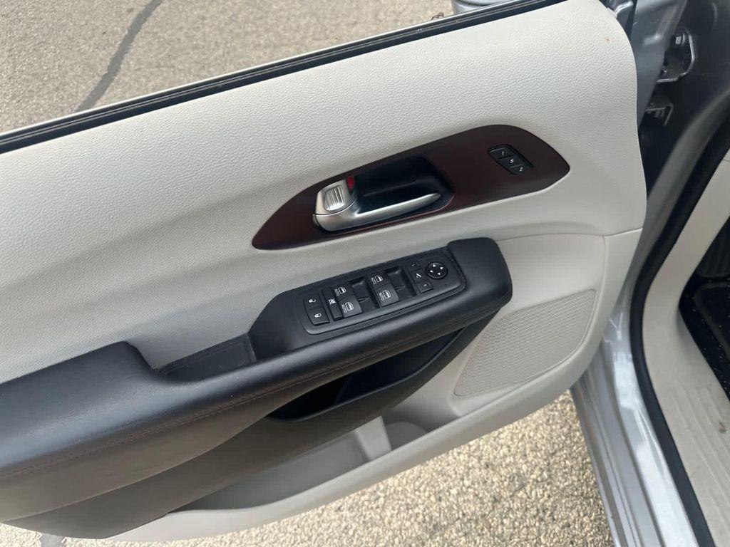 used 2020 Chrysler Pacifica car, priced at $20,776