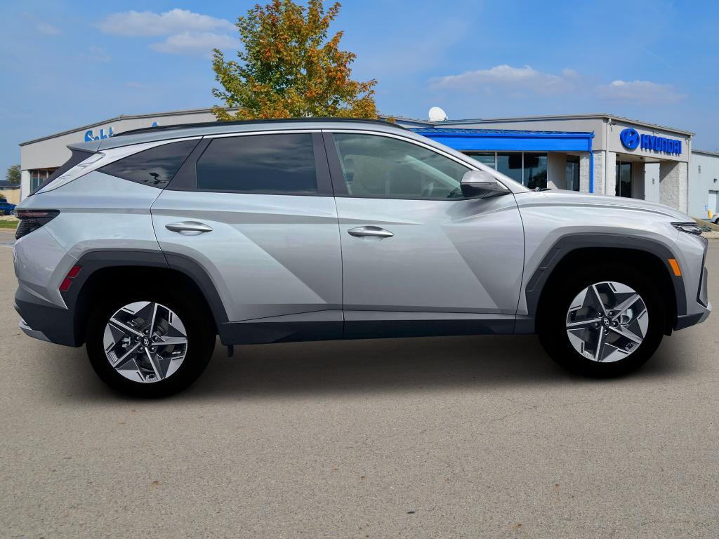 new 2025 Hyundai TUCSON Hybrid car, priced at $37,772