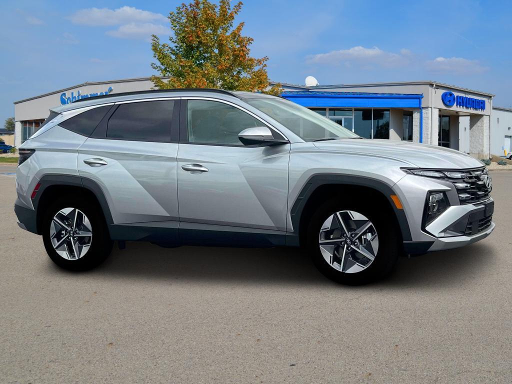 new 2025 Hyundai TUCSON Hybrid car, priced at $37,772