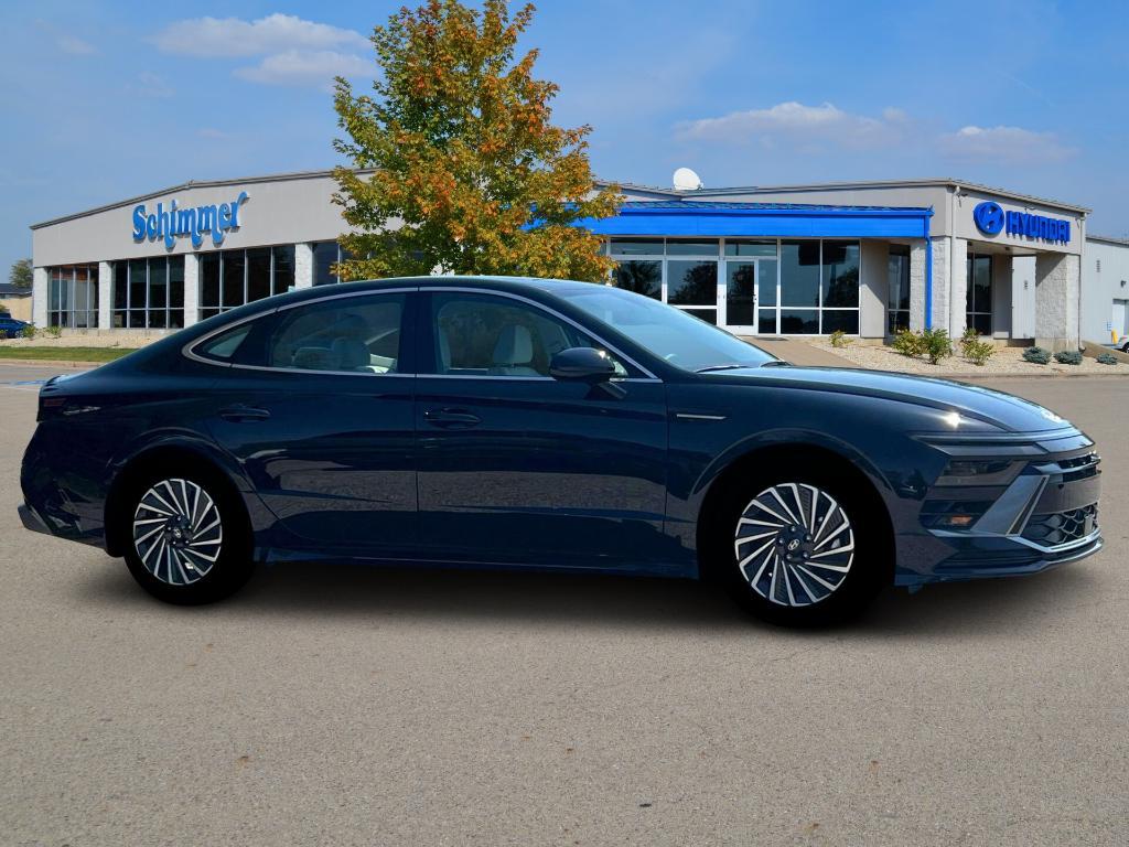 new 2025 Hyundai Sonata Hybrid car, priced at $32,496