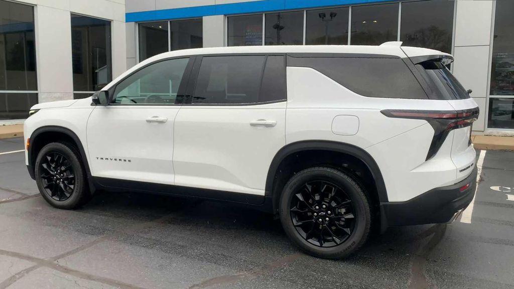 used 2024 Chevrolet Traverse car, priced at $37,688