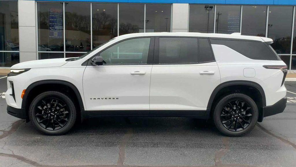 used 2024 Chevrolet Traverse car, priced at $37,688