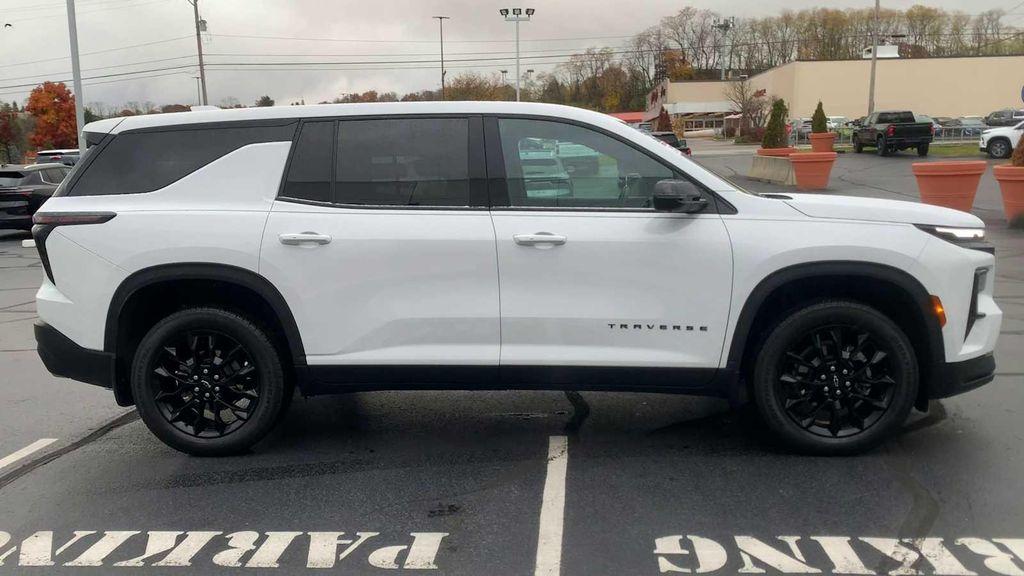 used 2024 Chevrolet Traverse car, priced at $37,688