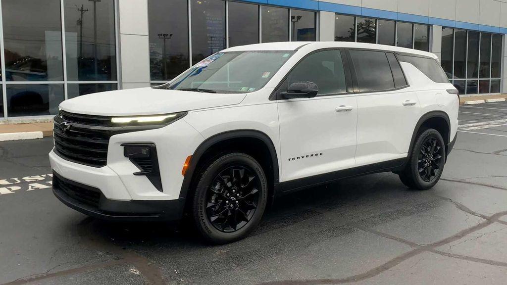 used 2024 Chevrolet Traverse car, priced at $37,688