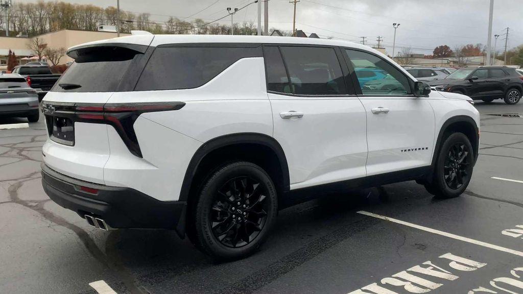 used 2024 Chevrolet Traverse car, priced at $37,688