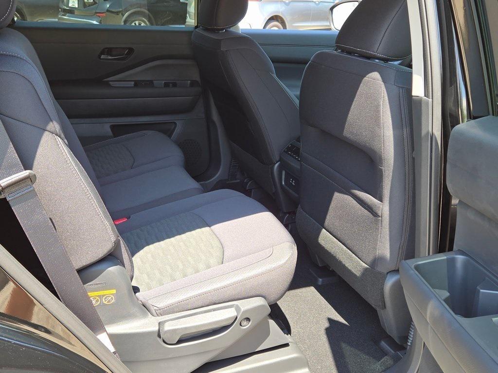 new 2025 Nissan Pathfinder car, priced at $40,580