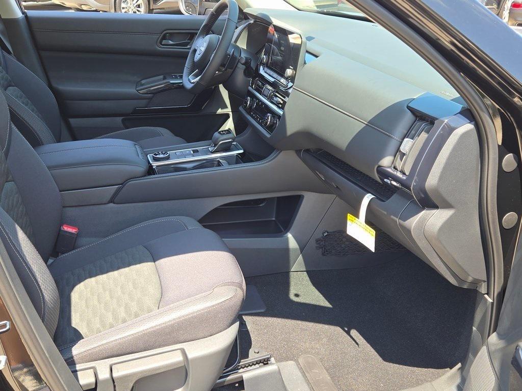 new 2025 Nissan Pathfinder car, priced at $32,995