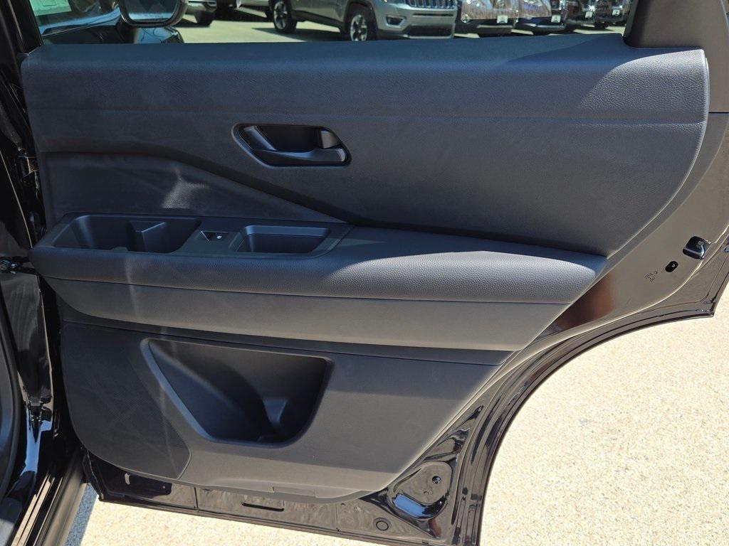 new 2025 Nissan Pathfinder car, priced at $40,580