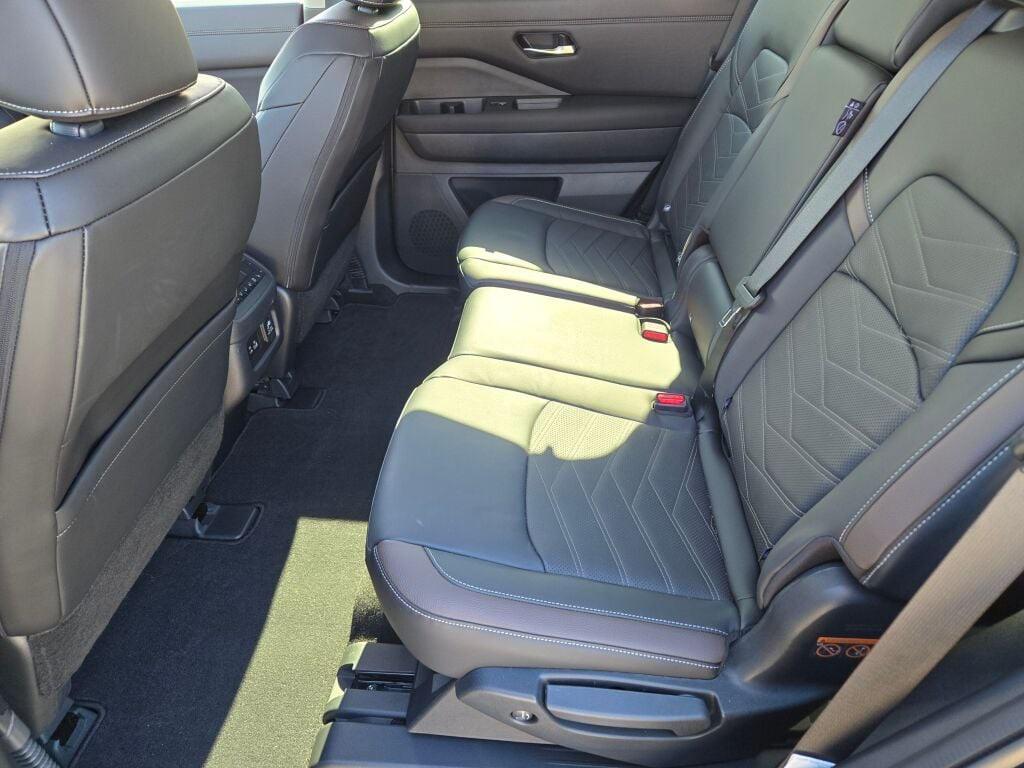 new 2025 Nissan Pathfinder car, priced at $44,947