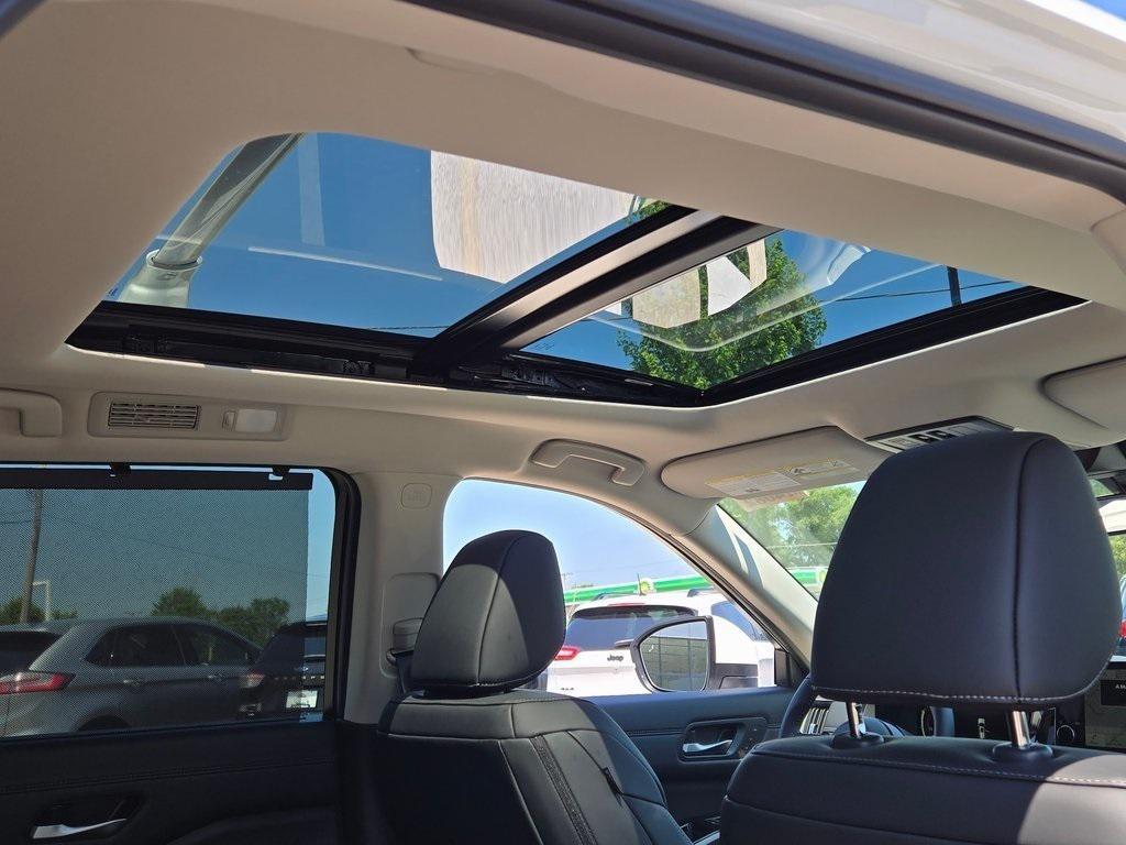 new 2025 Nissan Pathfinder car, priced at $42,800