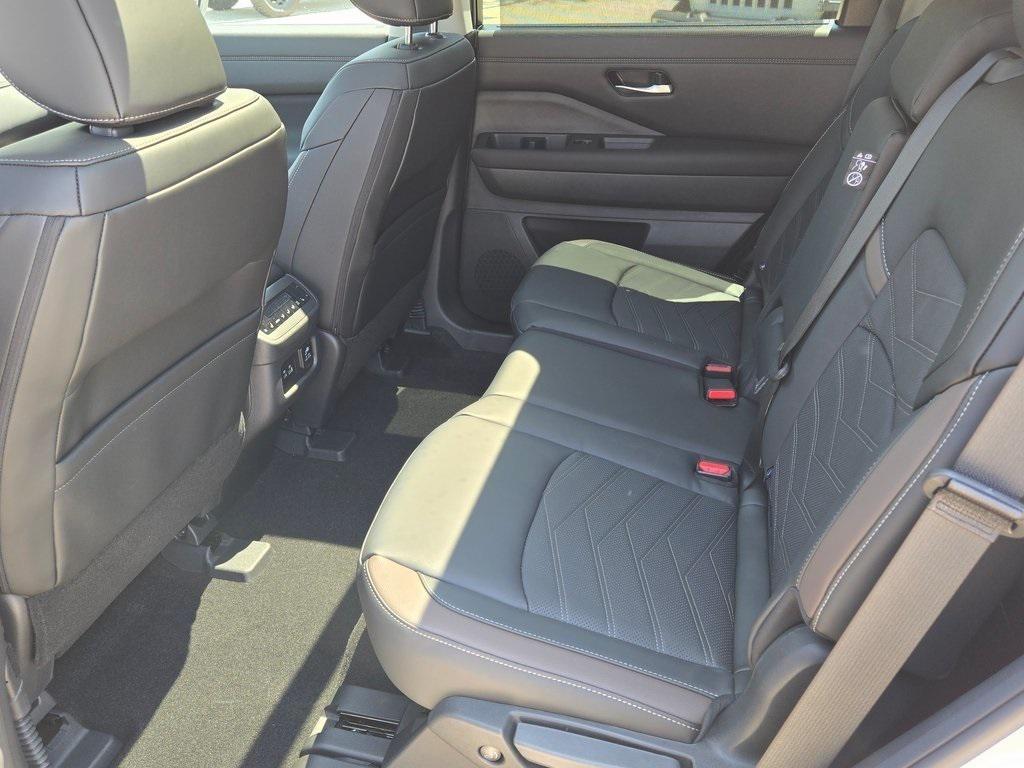 new 2025 Nissan Pathfinder car, priced at $42,800