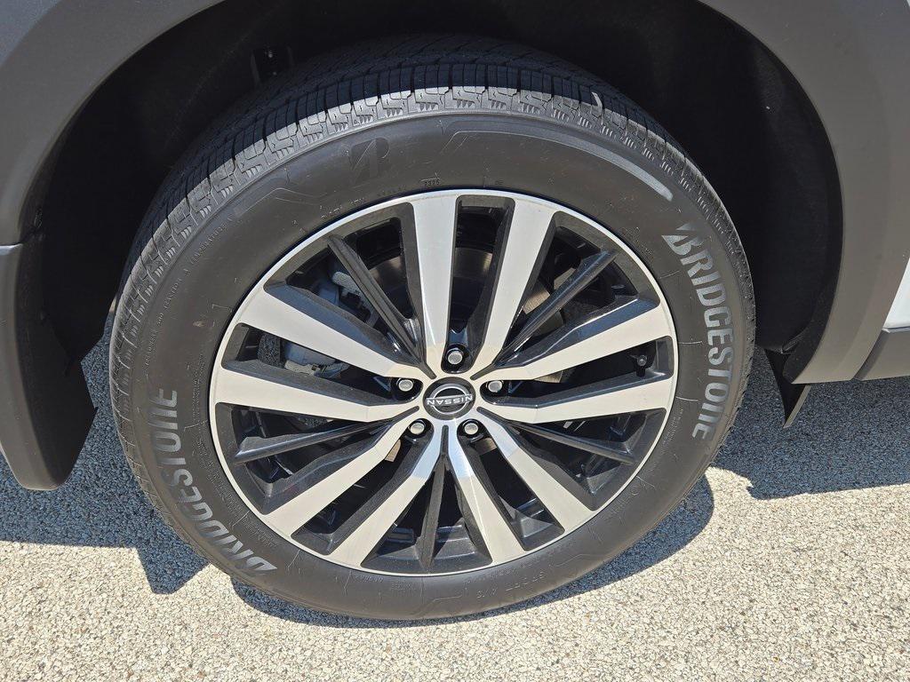 new 2025 Nissan Pathfinder car, priced at $42,800