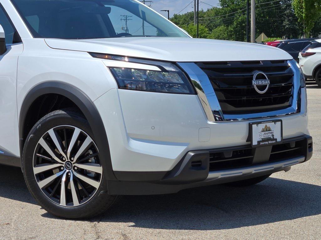 new 2025 Nissan Pathfinder car, priced at $42,800