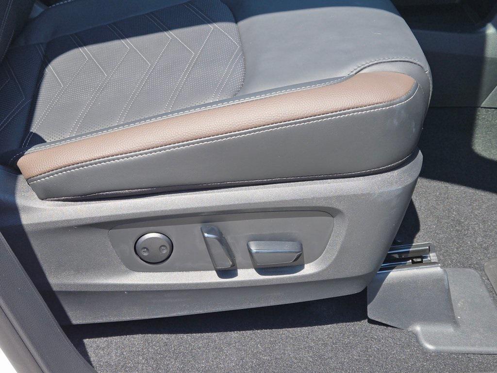 new 2025 Nissan Pathfinder car, priced at $42,800