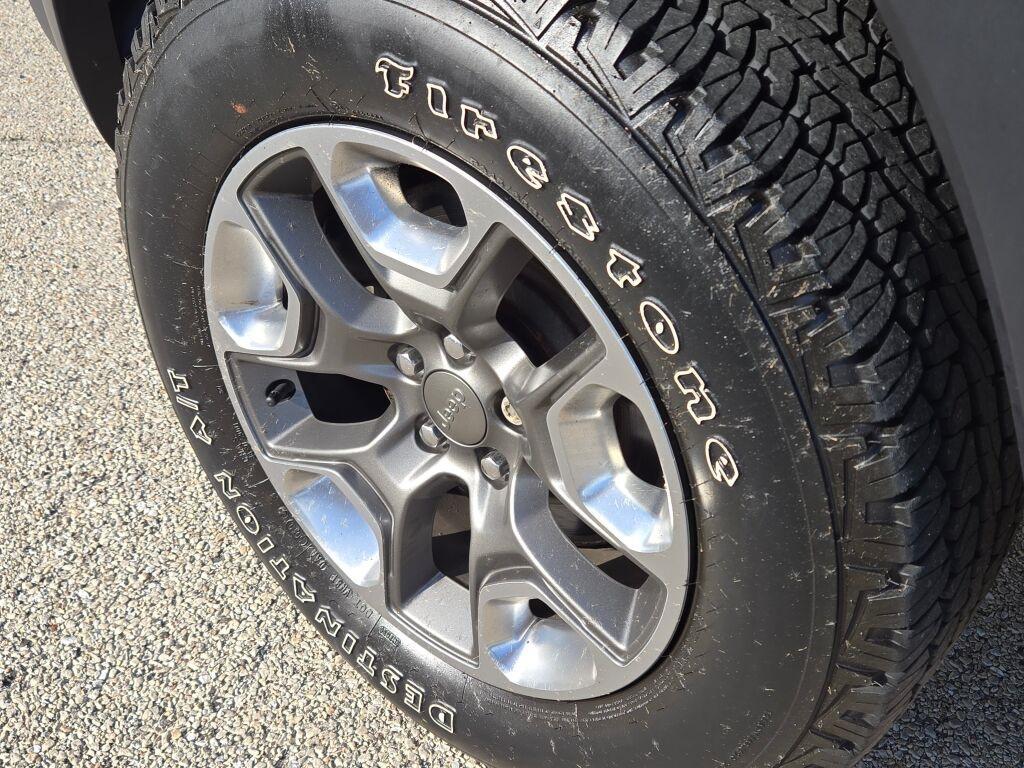 used 2020 Jeep Cherokee car, priced at $23,759