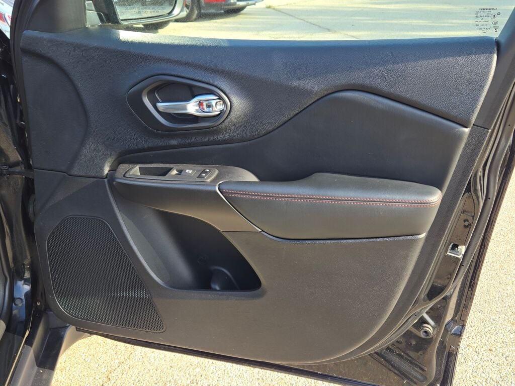 used 2020 Jeep Cherokee car, priced at $23,759