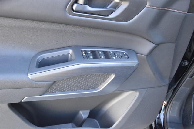 new 2025 Nissan Pathfinder car, priced at $39,050