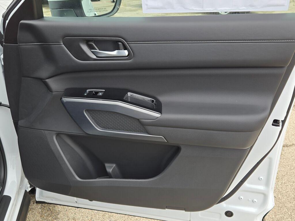 new 2025 Nissan Pathfinder car, priced at $39,536