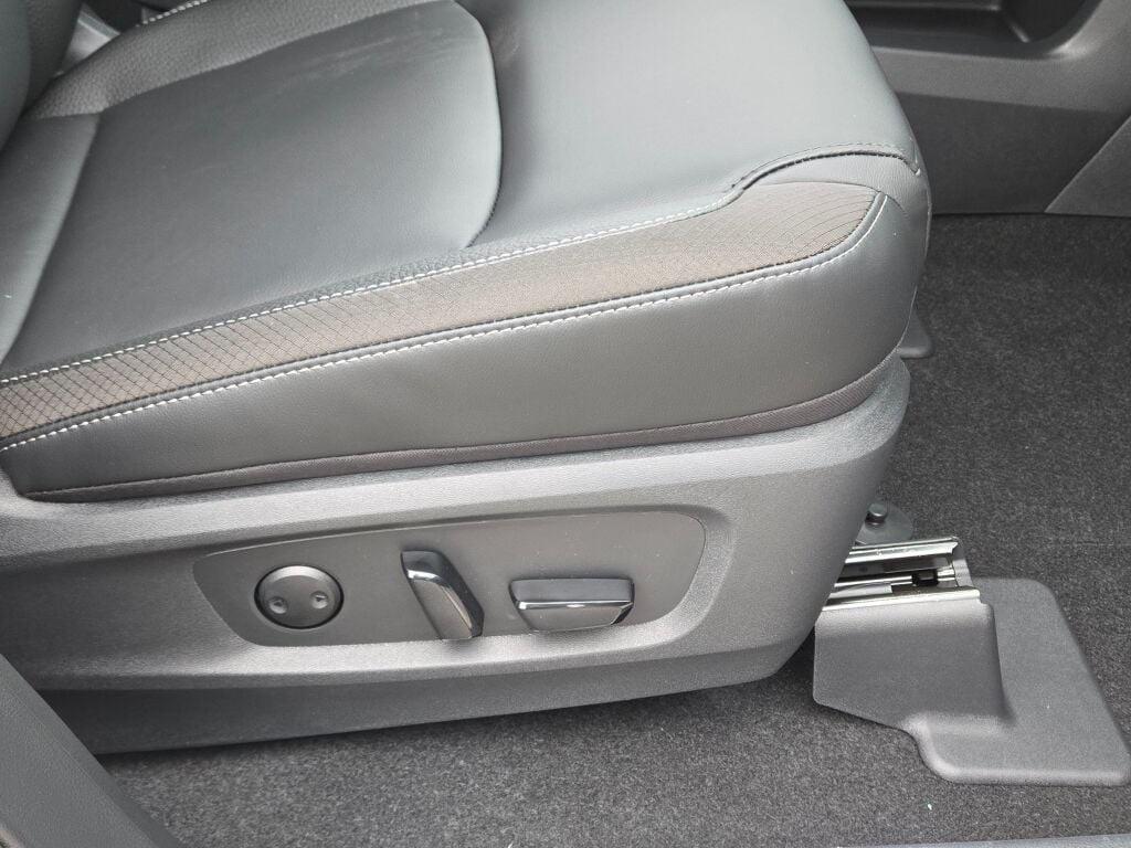 new 2025 Nissan Pathfinder car, priced at $38,382