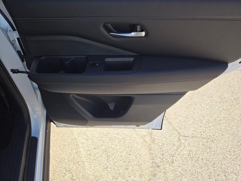 new 2025 Nissan Pathfinder car, priced at $42,526