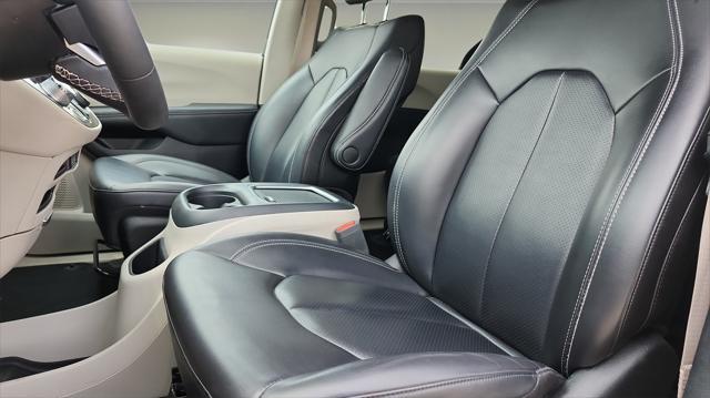 used 2023 Chrysler Pacifica Hybrid car, priced at $25,991