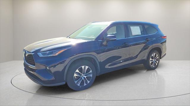 used 2021 Toyota Highlander car, priced at $26,459