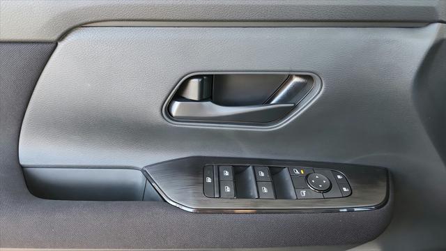 new 2025 Nissan Kicks car, priced at $22,857