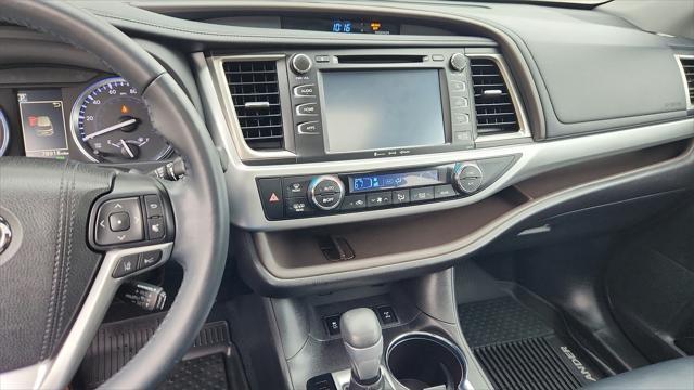 used 2018 Toyota Highlander car, priced at $25,884