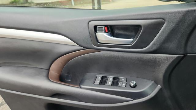 used 2018 Toyota Highlander car, priced at $25,884