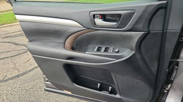 used 2018 Toyota Highlander car, priced at $25,884