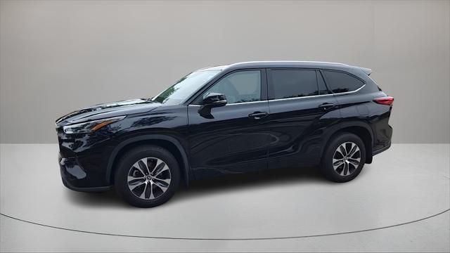 used 2022 Toyota Highlander car, priced at $32,511