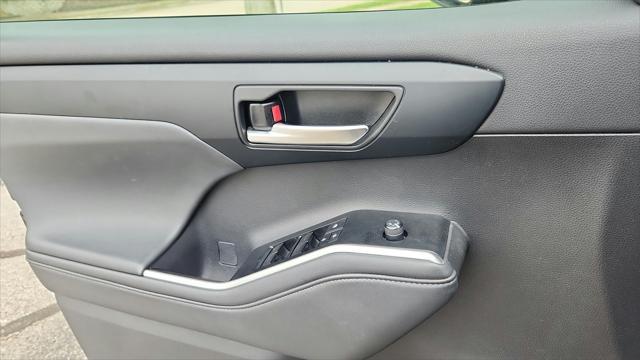 used 2022 Toyota Highlander car, priced at $32,511