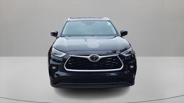 used 2022 Toyota Highlander car, priced at $32,511