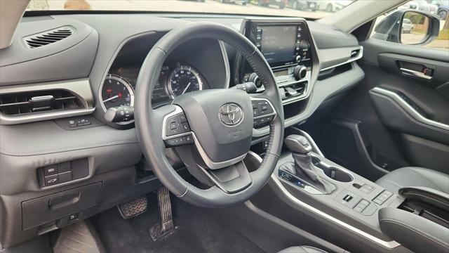 used 2022 Toyota Highlander car, priced at $32,511