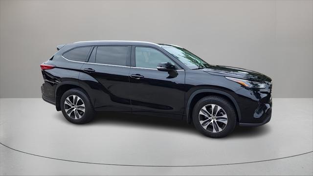 used 2022 Toyota Highlander car, priced at $32,511