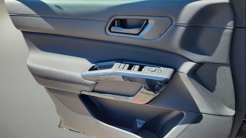 new 2025 Nissan Pathfinder car, priced at $35,785