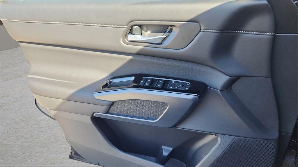 new 2025 Nissan Pathfinder car, priced at $42,960