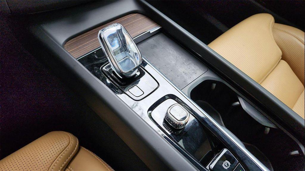 used 2022 Volvo XC60 car, priced at $27,860