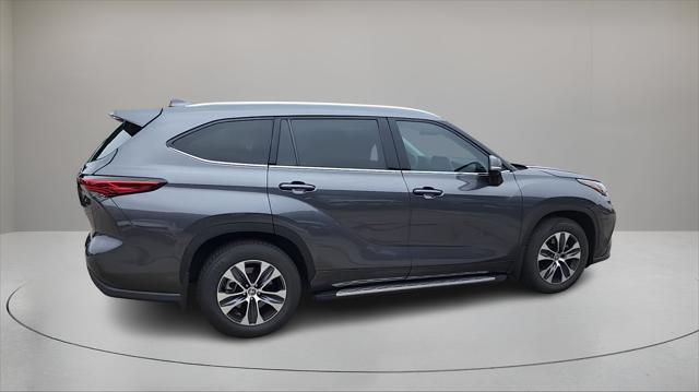 used 2022 Toyota Highlander car, priced at $31,709