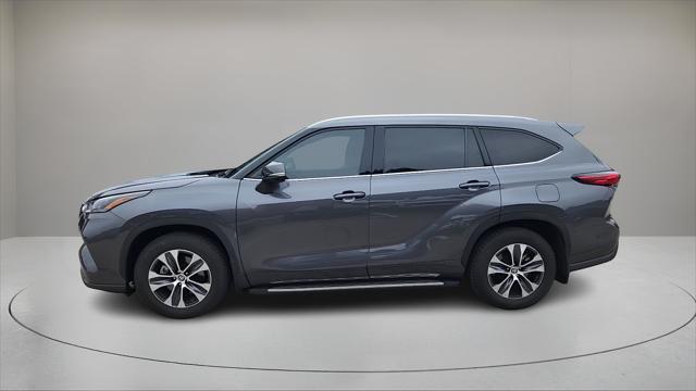 used 2022 Toyota Highlander car, priced at $31,709