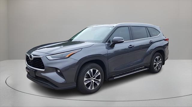 used 2022 Toyota Highlander car, priced at $31,709