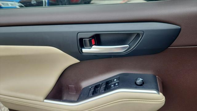used 2022 Toyota Highlander car, priced at $31,709