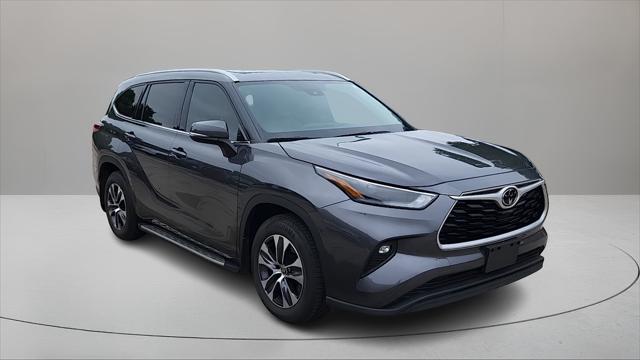 used 2022 Toyota Highlander car, priced at $31,709