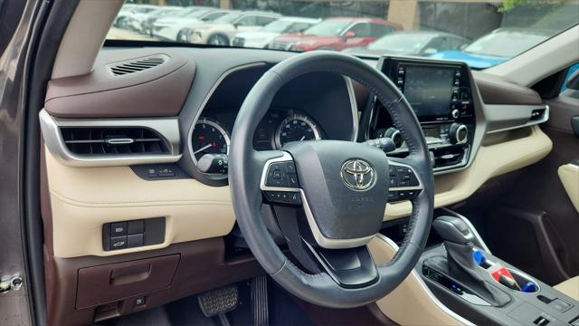 used 2022 Toyota Highlander car, priced at $31,709