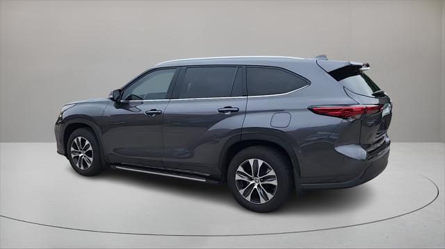 used 2022 Toyota Highlander car, priced at $31,709