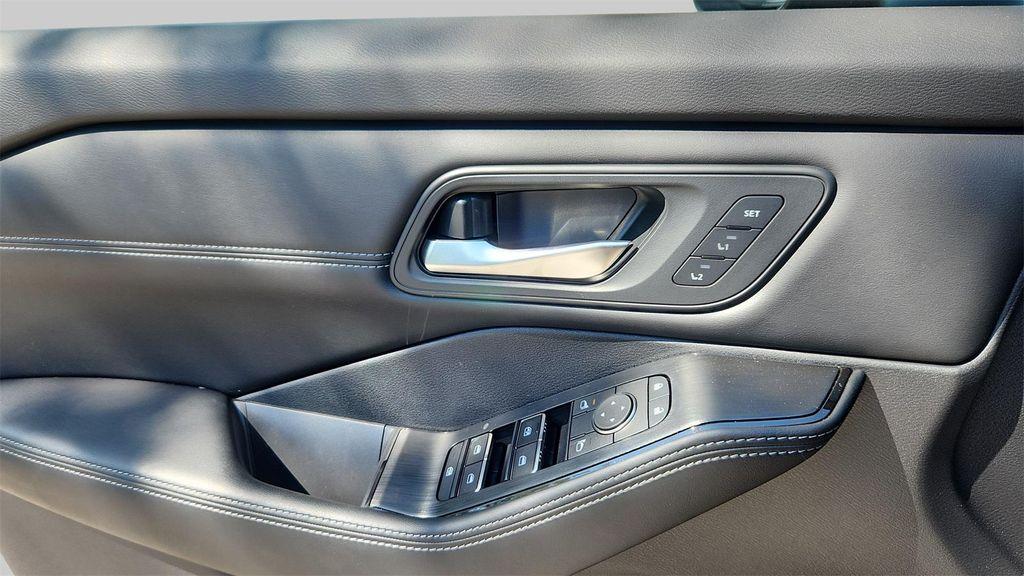 new 2025 Nissan Rogue car, priced at $38,252