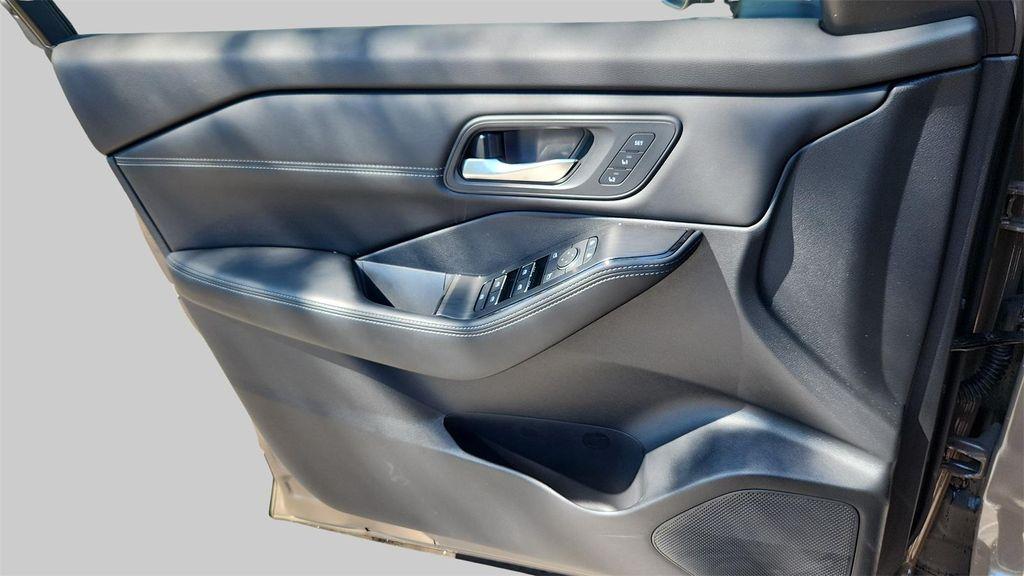 new 2025 Nissan Rogue car, priced at $38,252