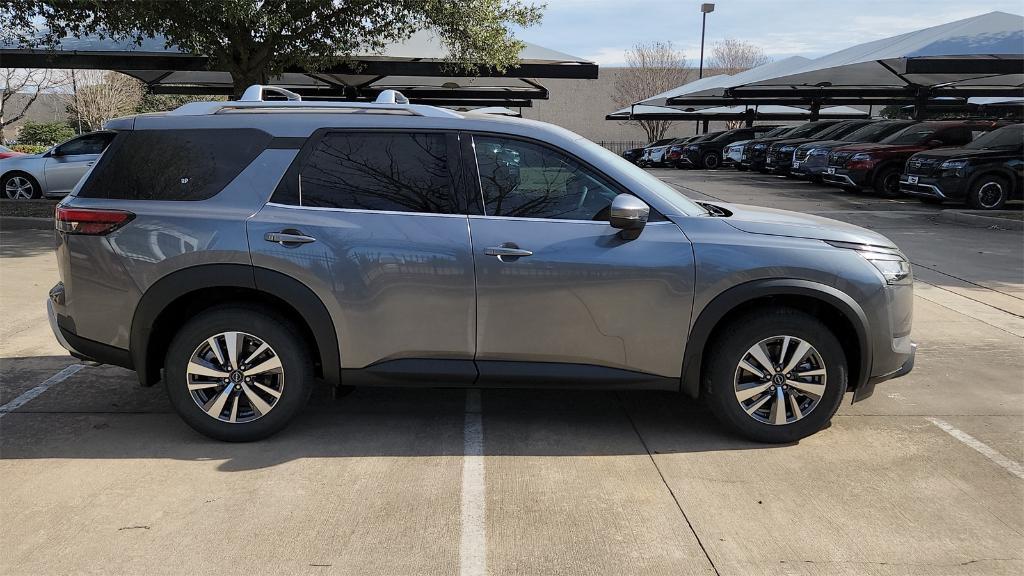 new 2024 Nissan Pathfinder car, priced at $39,704